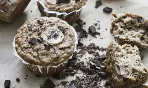 Saftiga bananmuffins med chokladbitar, perfekta för glutenfria kakor recept.