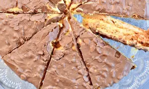 En saftig daimtårta, perfekt för fikat. Detta daimtårta recept är en favorit!