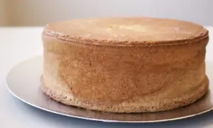 En saftig tårtbotten, perfekt för att skapa drömtårtan.